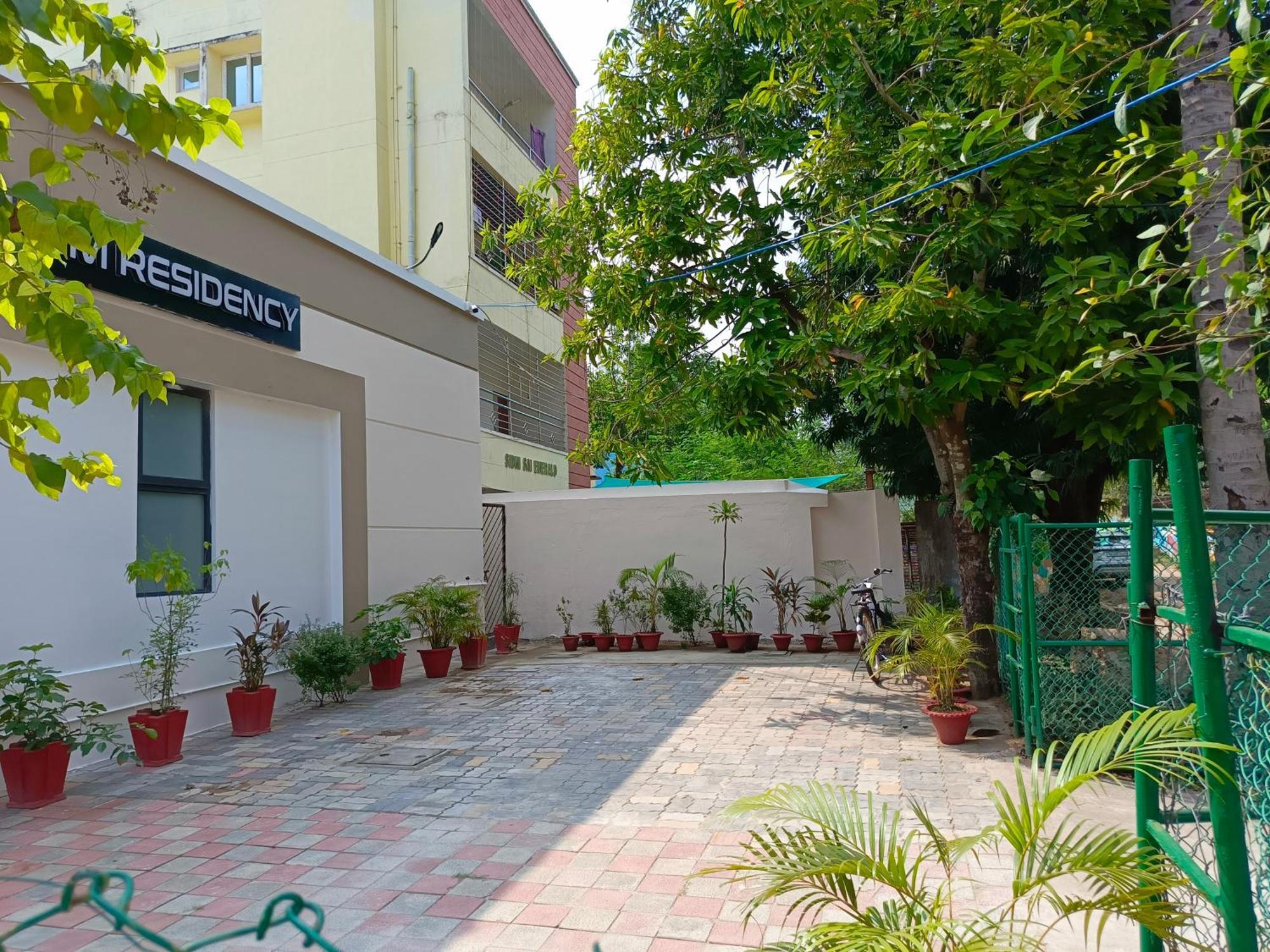 Hotel Sm Residency à Bhubaneswar Extérieur photo